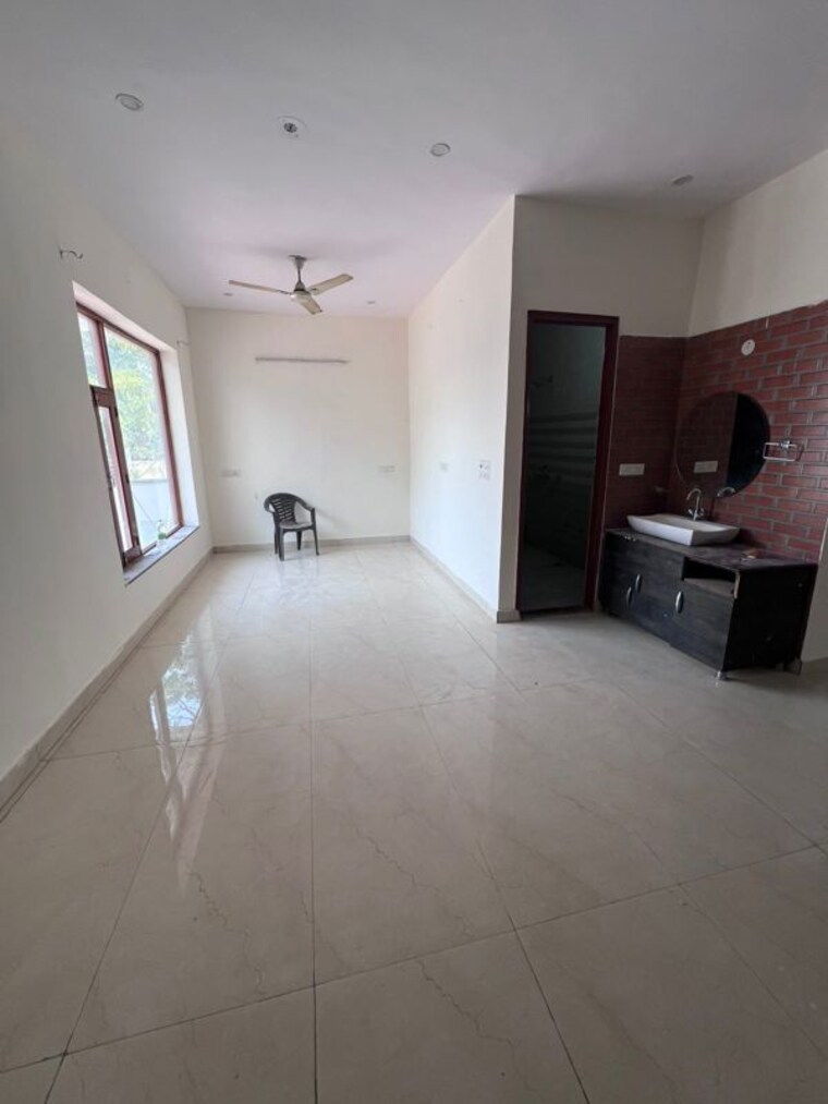 Room, model town 2 Bedroom 1650 Sq.Ft. Builder Floor In Model Town Gurgaon 10423068
