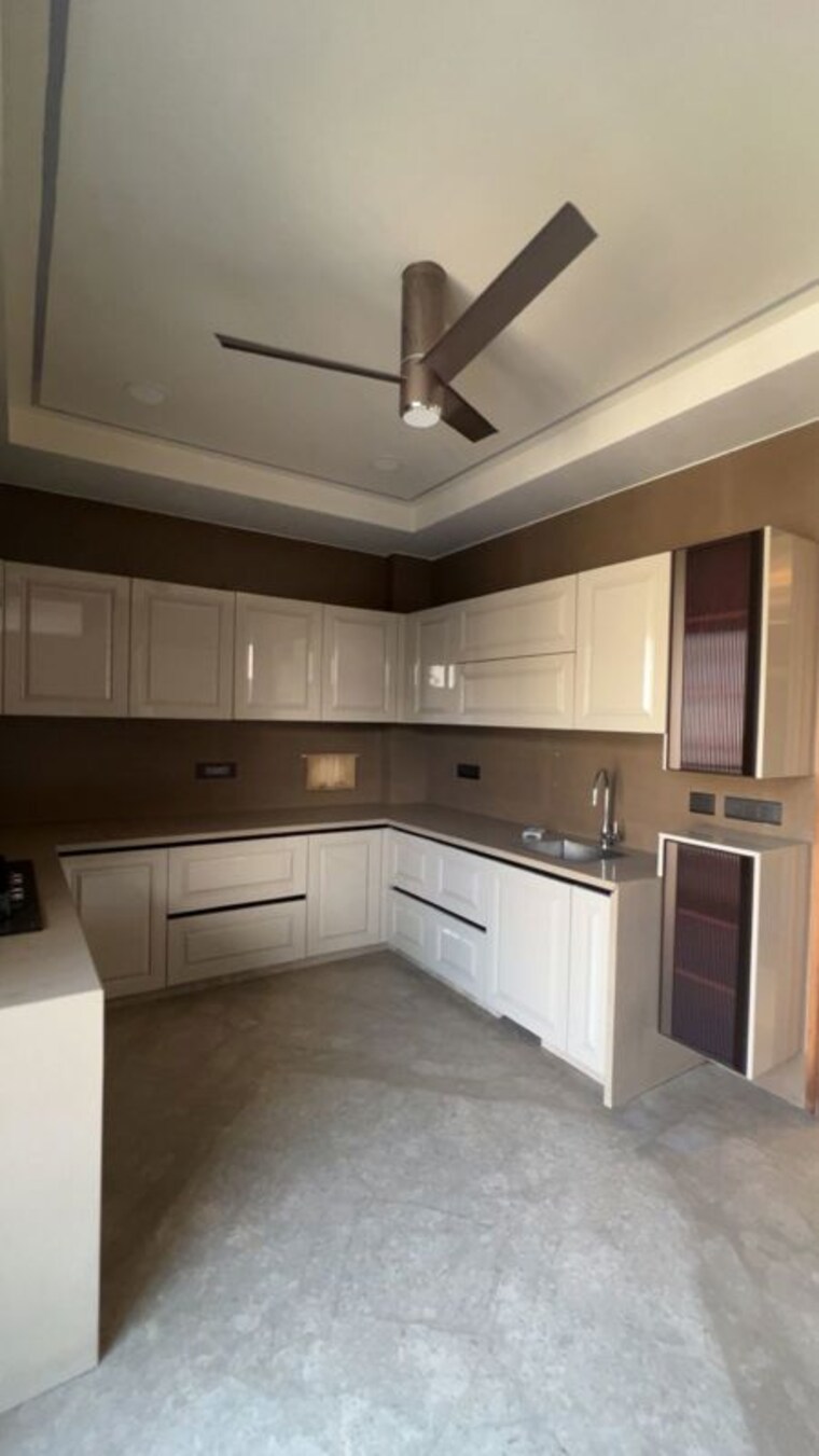 Kitchen, model town 4 Bedroom 450 Sq.Yd. Villa In Model Town Delhi 10417973