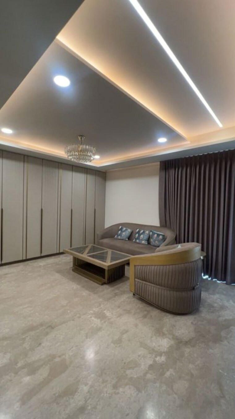 Living Room, model town 4 Bedroom 450 Sq.Yd. Villa In Model Town Delhi 10417973