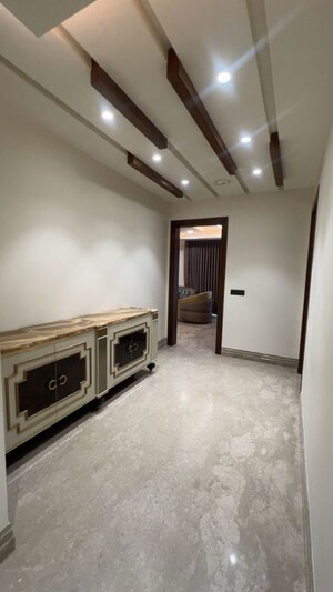 Room in 4 BHK Villa at Model Town – for Sale