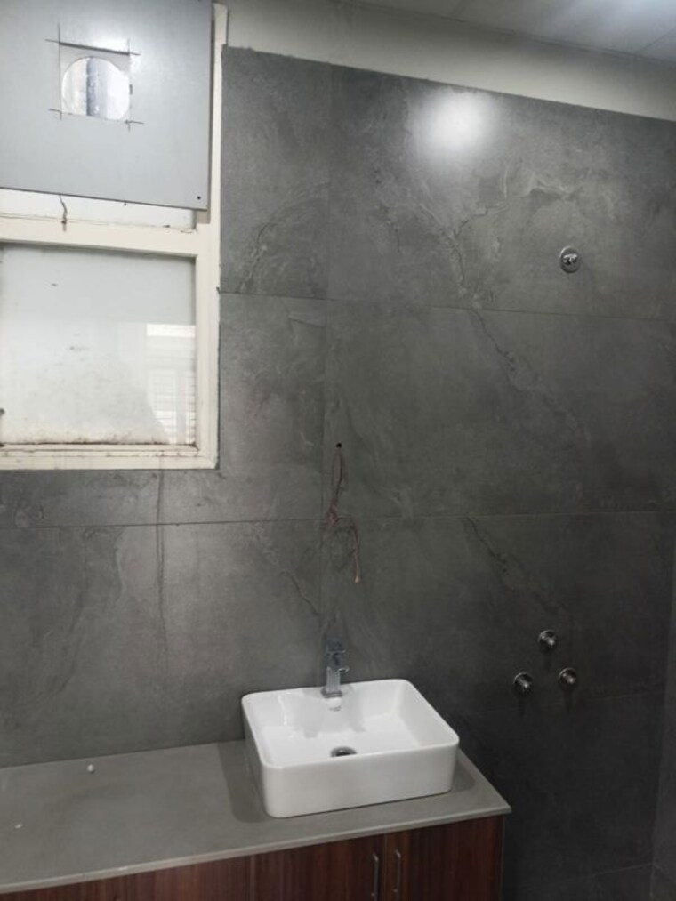 Bathroom, suvidha-apartments-gurgaon 3 Bedroom 2000 Sq.Ft. Apartment In Sector 56 Gurgaon 10423056