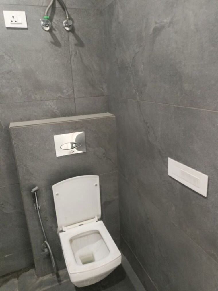 Bathroom, suvidha-apartments-gurgaon 3 Bedroom 2000 Sq.Ft. Apartment In Sector 56 Gurgaon 10423056