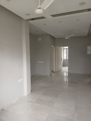Room in 3 BHK Apartment at Suvidha Apartments Gurgaon, Sector 56 – for Rent
