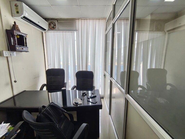 Team Area, gaur-city-center Commercial Office Space 650 Sq.Ft. In Sector 4 Greater Noida Greater Noida 10423091