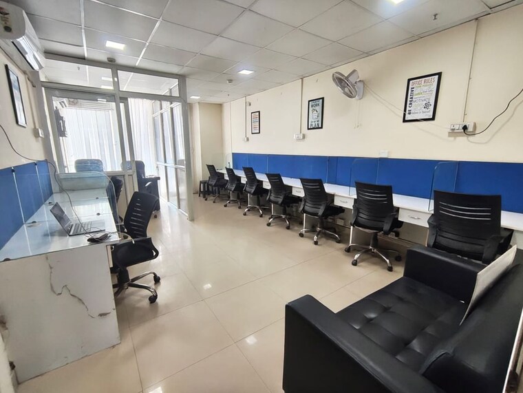 Team Area, gaur-city-center Commercial Office Space 650 Sq.Ft. In Sector 4 Greater Noida Greater Noida 10423091