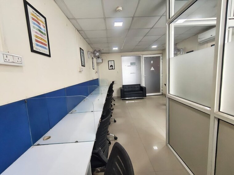 Team Area, gaur-city-center Commercial Office Space 650 Sq.Ft. In Sector 4 Greater Noida Greater Noida 10423091
