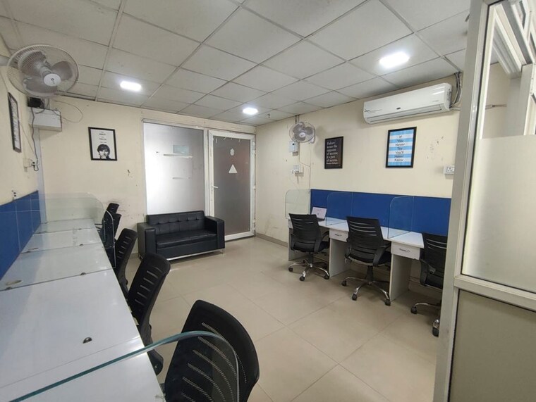 Team Area, gaur-city-center Commercial Office Space 650 Sq.Ft. In Sector 4 Greater Noida Greater Noida 10423091