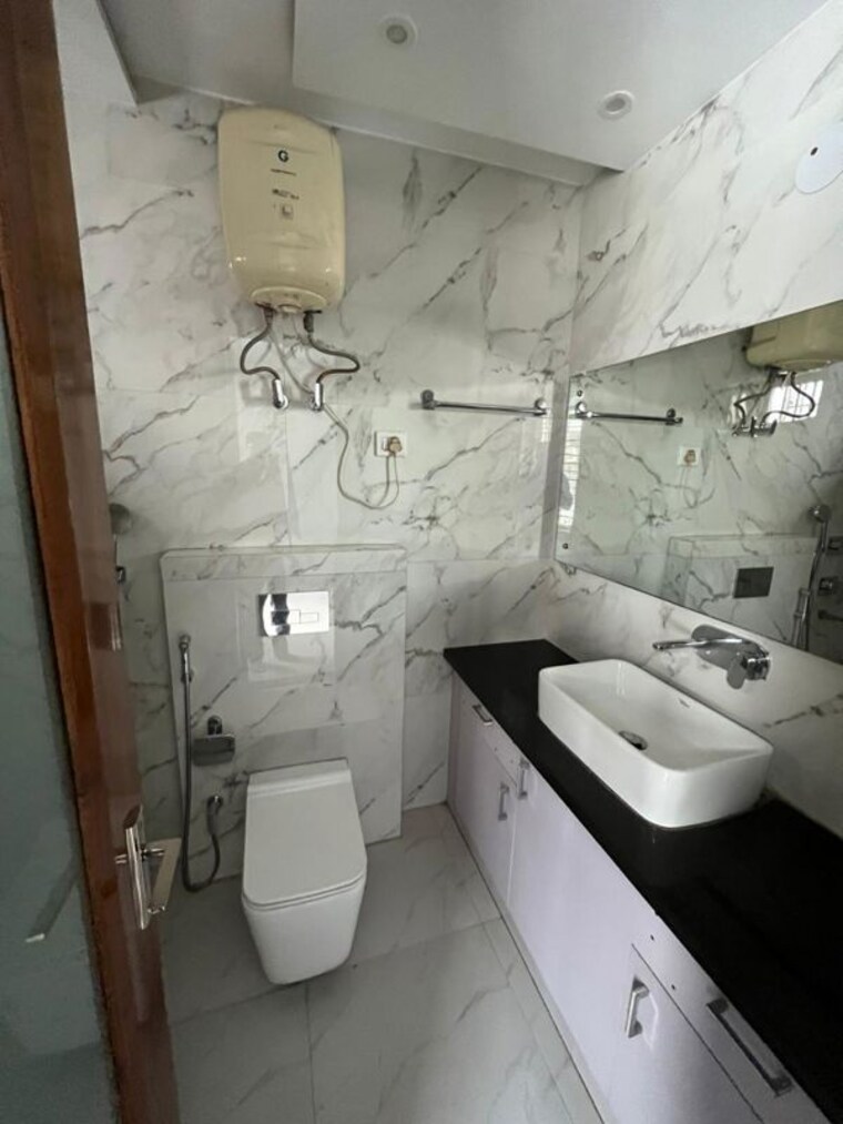 Bathroom, sector 10 2 Bedroom 1550 Sq.Ft. Builder Floor In Sector 10 Gurgaon 10423111