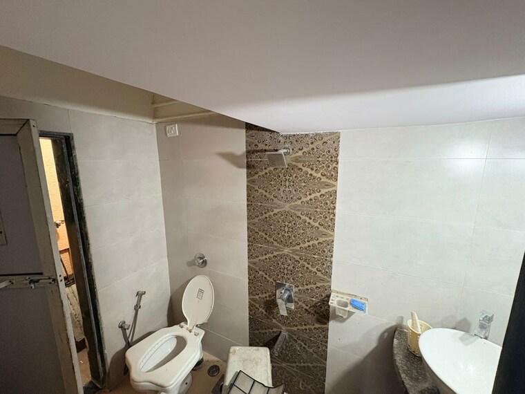 Bathroom, siddhi-highland-park-phase-2 1 Bedroom 650 Sq.Ft. Apartment In Kapur Bawdi Thane 10423136
