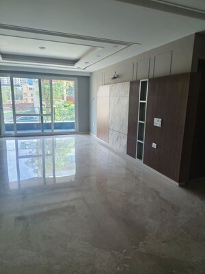 Room in 3.5 BHK Builder Floor at Vatika City Homes, Sector 83 – for Sale