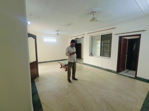 Room in 3 BHK Apartment at Park View Apartments Gurgaon, Sector 56 – for Rent