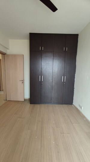 Room in 4 BHK Apartment at DLF Express Greens, Manesar Sector 1a – for Sale