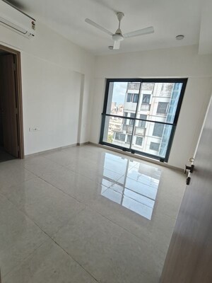 Room in 3 BHK Apartment at Bandra West – for Rent