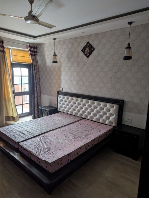 4 BHK + Servant Room 2400 Sq.Ft. Apartment in Alaknanda Society