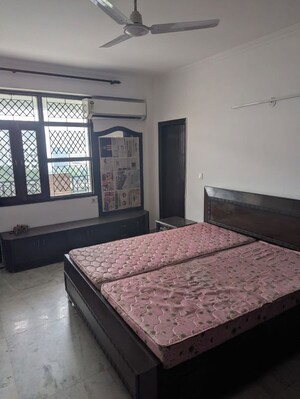 Bedroom in 4 BHK Apartment at Alaknanda Society, Sector 56 – for Rent