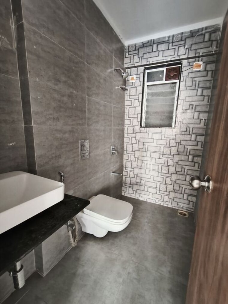 Bathroom, mahavir-square 2 Bedroom 700 Sq.Ft. Apartment In Manpada Thane 10423217
