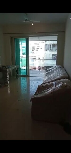 Room in 3 BHK Apartment at The Wadhwa Anmol Pride, Goregaon West – for Rent