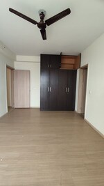 4 BHK + Pooja Room,Servant Room 2350 Sq.Ft. Apartment in DLF Express Greens