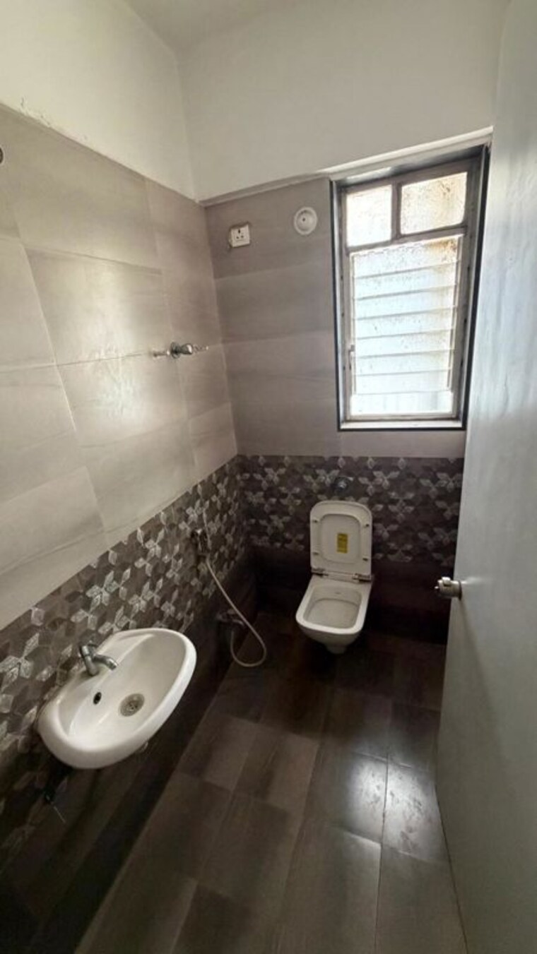 Bathroom, vision-indramegh 3 Bedroom 1300 Sq.Ft. Apartment In Tathawade Pune 10423049