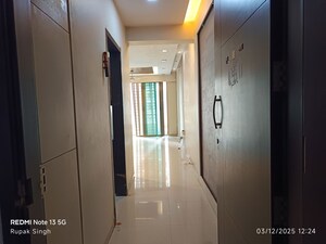 3 BHK Apartment – Entrance View at Oberoi Springs, Andheri West - for Rent