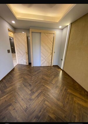 Room in 3 BHK Builder Floor at Sushant Lok I – for Rent