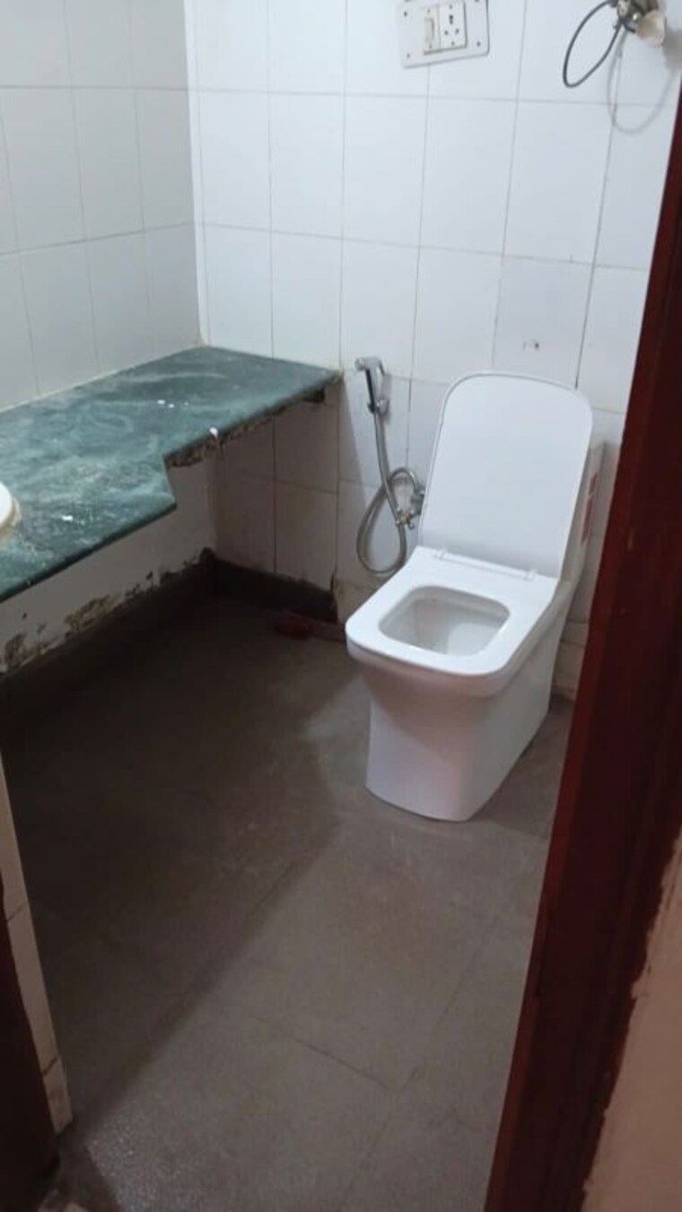 Bathroom, orchid-petals 3 Bedroom 1900 Sq.Ft. Apartment In Sector 49 Gurgaon 10423348