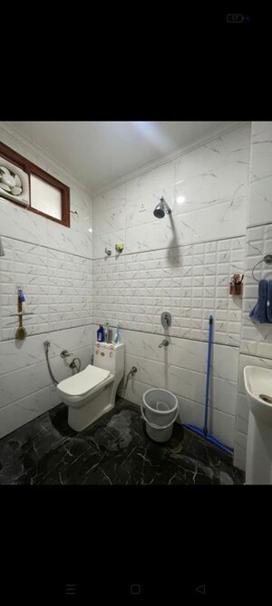 Team Area in 3 BHK Builder Floor at Vasant Kunj Enclave – for Rent