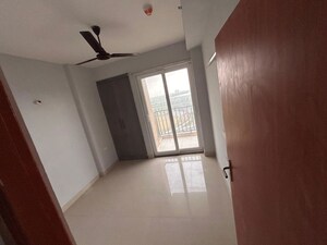 Room in 3 BHK Apartment at Tata Eureka Park, Sector 150 – for Rent