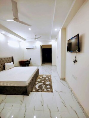 Room in 4 BHK Apartment at BPTP Amstoria, Sector 102 – for Sale