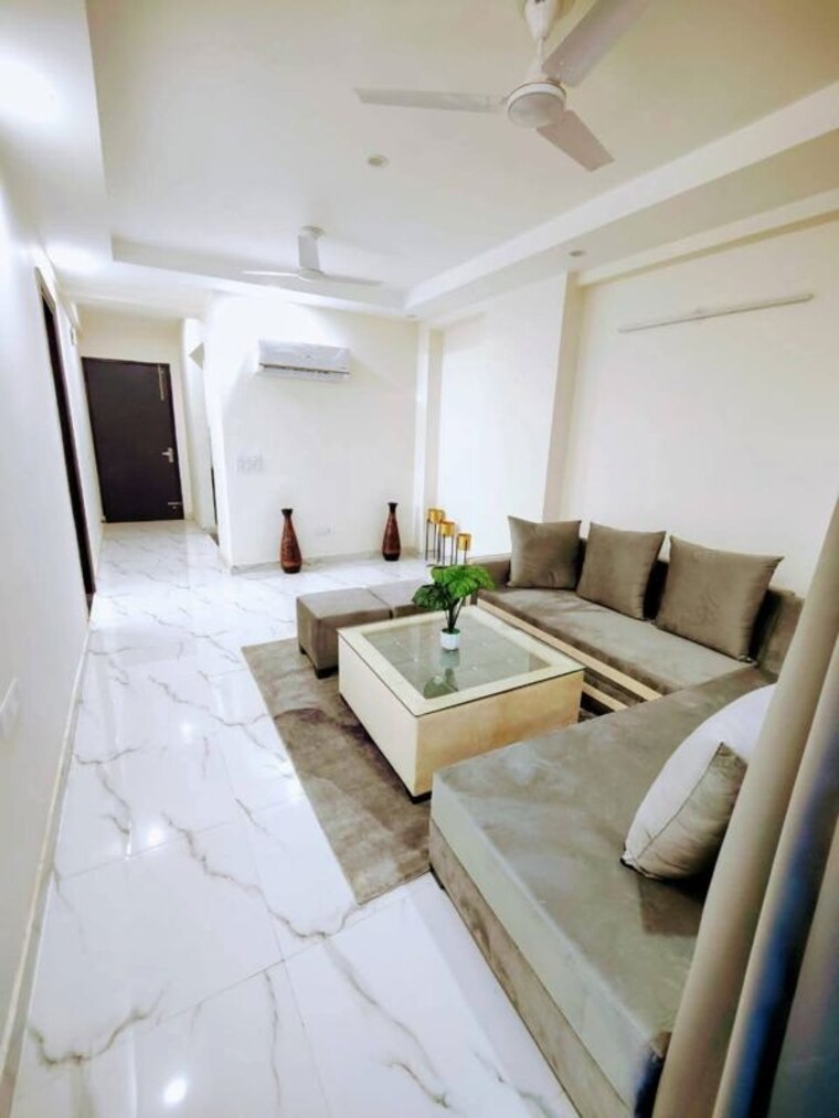 Living Room, bptp-amstoria 4 Bedroom 250 Sq.Yd. Apartment In Sector 102 Gurgaon 10423352