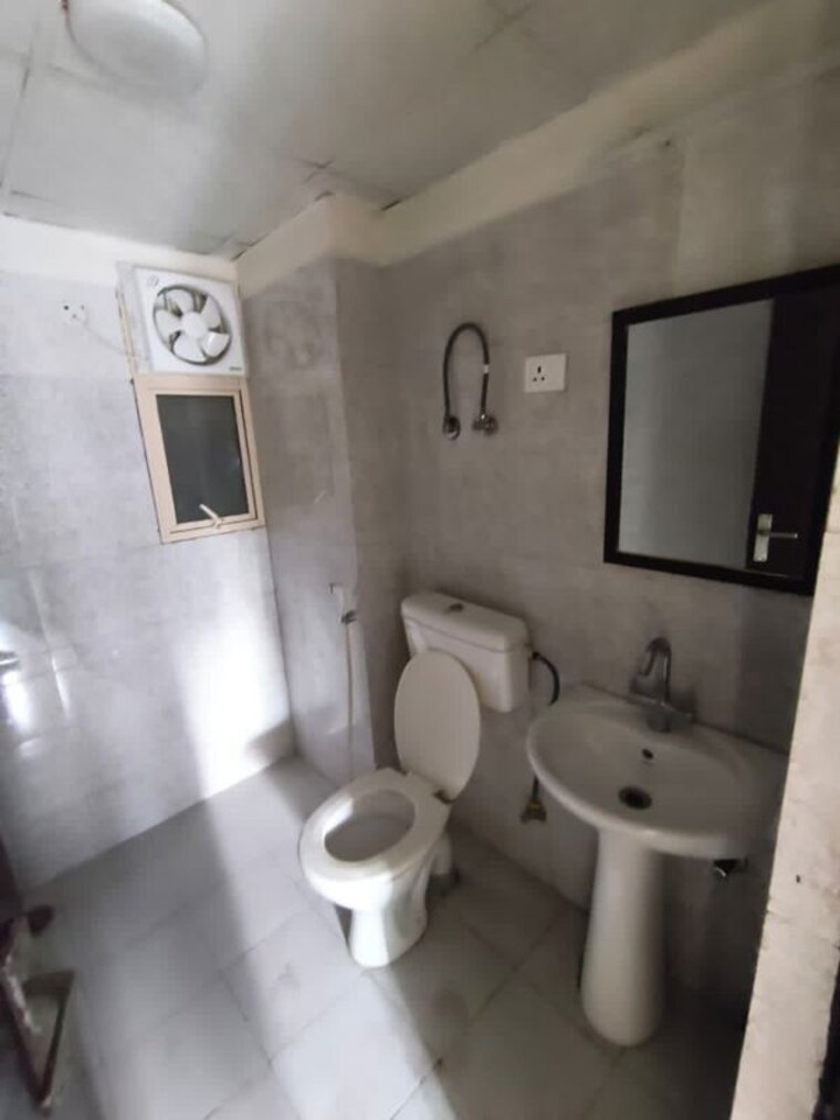 Bathroom, panchsheel-greens 2 Bedroom 915 Sq.Ft. Apartment In Sector 16 Greater Noida Greater Noida 10214209