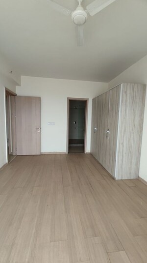 Room in 3.5 BHK Apartment at DLF Express Greens, Manesar Sector 1a – for Rent