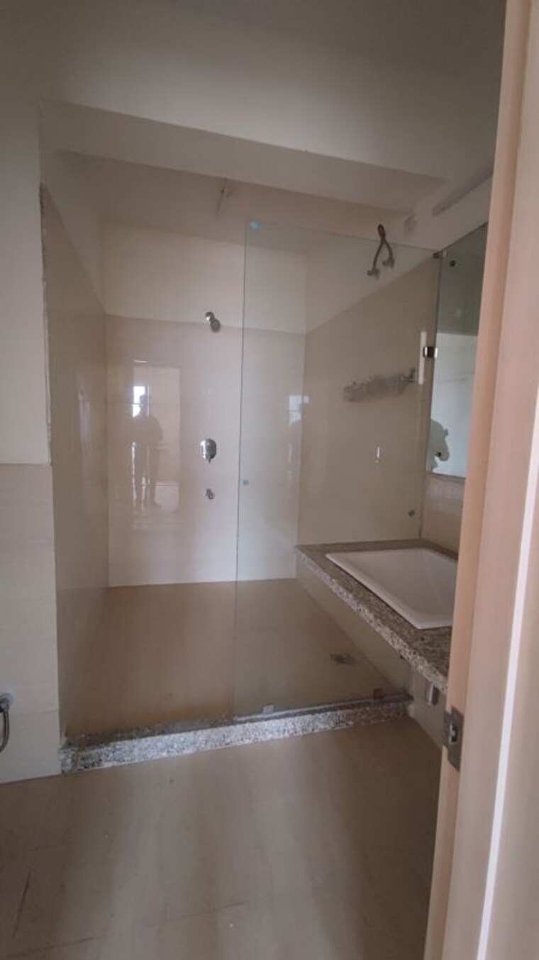 Bathroom, dlf-express-greens 3.5 Bedroom 1940 Sq.Ft. Apartment In Manesar Sector 1a Gurgaon 10423425