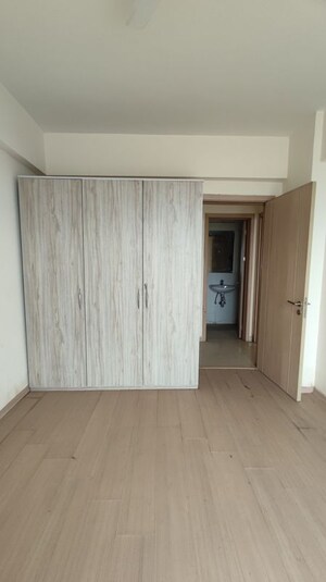 Room in 3.5 BHK Apartment at DLF Express Greens, Manesar Sector 1a – for Rent