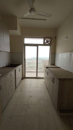 3.5 BHK + Pooja Room,Servant Room Apartment For Rent in DLF Express Greens