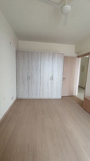 Room in 3.5 BHK Apartment at DLF Express Greens, Manesar Sector 1a – for Rent