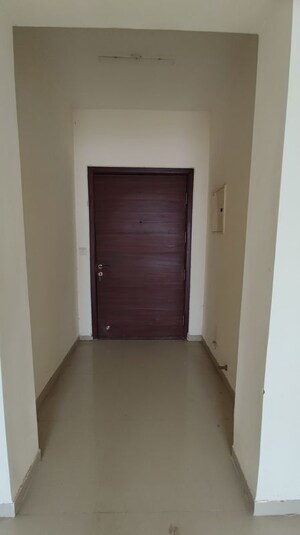 Room in 3.5 BHK Apartment at DLF Express Greens, Manesar Sector 1a – for Rent