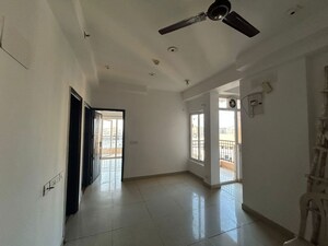 Room in 2.5 BHK Apartment at Ajnara Le Garden, Sector 16b Greater Noida – for Sale