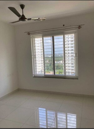 Room in 3 BHK Apartment at Puravankara Palm Beach, Hennur – for Rent