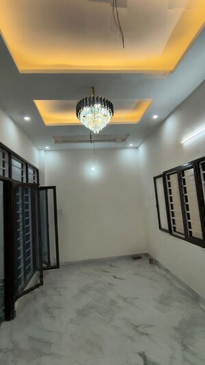 Room in 4 BHK Independent House at Laxman Chowk – for Sale