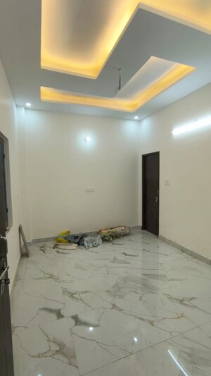 Room in 4 BHK Independent House at Laxman Chowk – for Sale