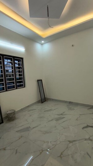 Room in 4 BHK Independent House at Laxman Chowk – for Sale