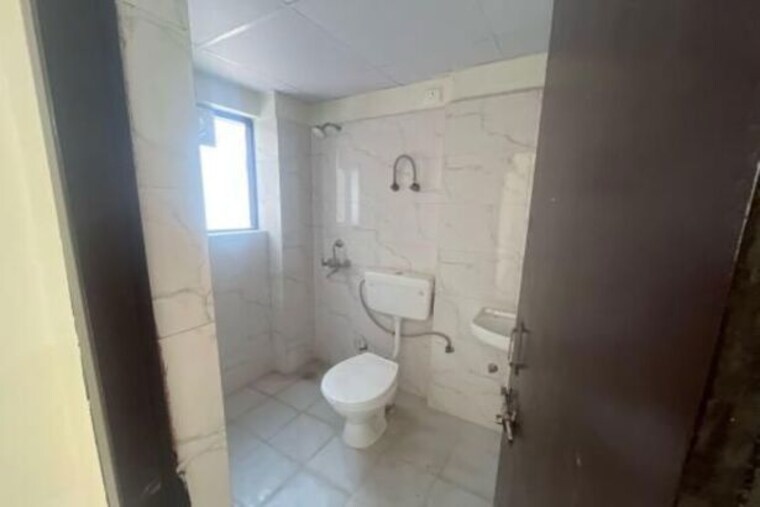 Bathroom, amolik-sankalp 3 Bedroom 851 Sq.Ft. Apartment In Sector 85 Faridabad 10423446