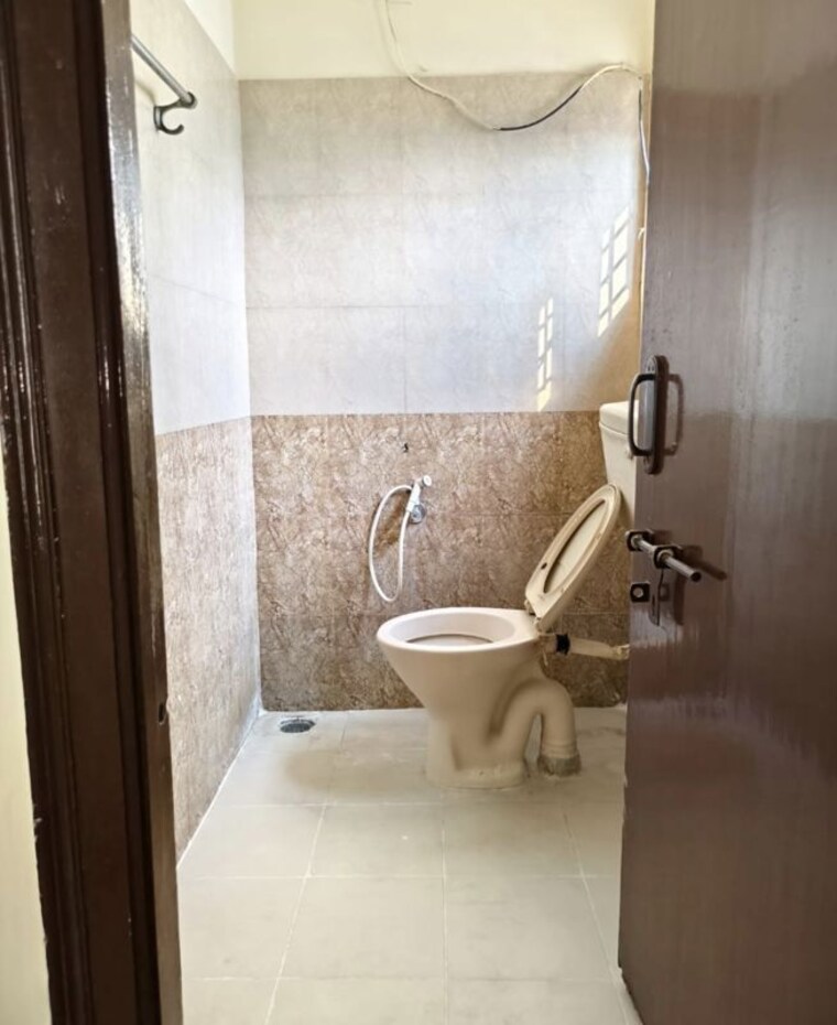 Bathroom, sri-sri-homes-cv-raman-nagar 1 Bedroom 600 Sq.Ft. Penthouse In Cv Raman Nagar Bangalore 10423480