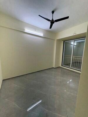 Room in 3.5 BHK Apartment at Rattan Icon, Seawoods Sector 50 – for Rent