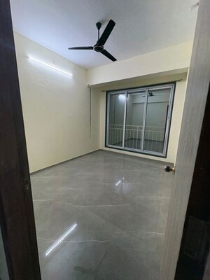 Room in 3.5 BHK Apartment at Rattan Icon, Seawoods Sector 50 – for Rent