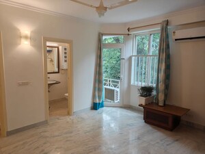 Room in 3 BHK Builder Floor at Vasant Vihar – for Rent