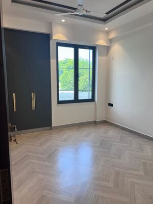 Room in 4 BHK Builder Floor at Emaar MGF Emerald Hills, Sector 65 – for Sale