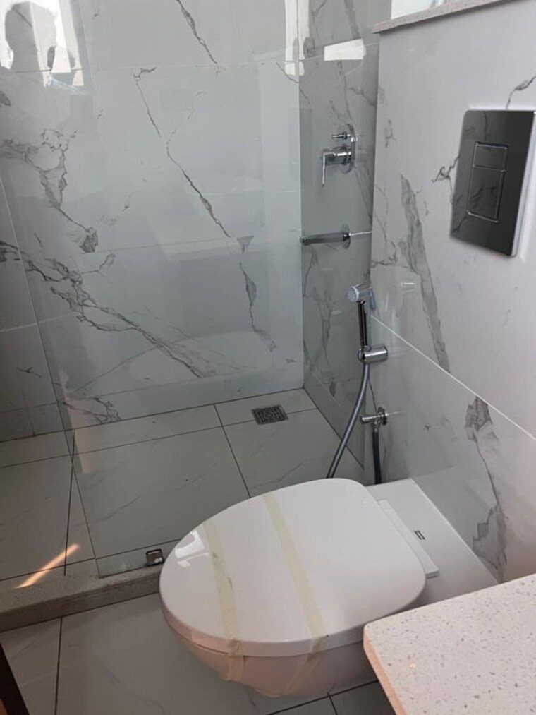 Bathroom, emaar-mgf-emerald-hills 4 Bedroom 270 Sq.Yd. Builder Floor In Sector 65 Gurgaon 10423000