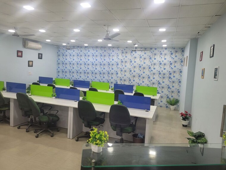 Team Area, sector 63 Commercial Office Space 1050 Sq.Ft. In Sector 63 Noida 10293283